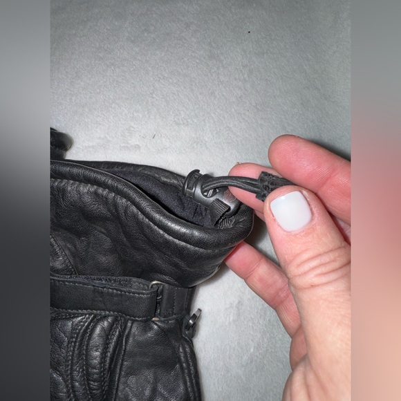 Harley-Davidson Black Leather Gloves with Red and Silver Detailing - Picture 4 of 7